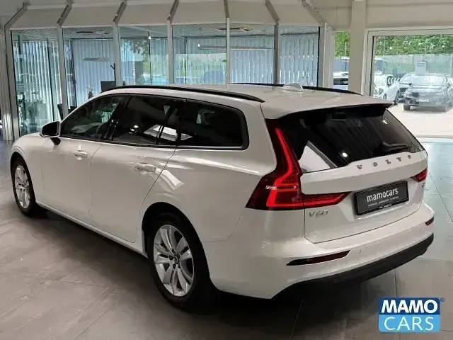 Gebraucht Volvo V60 Core 197 PS (144 kW) 2025 Weiß Kombi