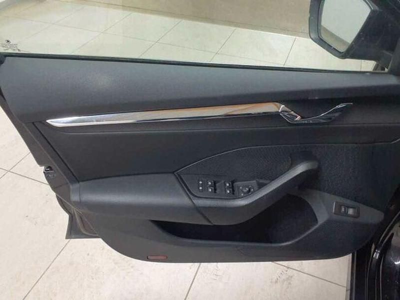 Gebraucht Skoda Octavia Style 150 PS (110 kW) 2022 Blackmagic perleffekt Kombi