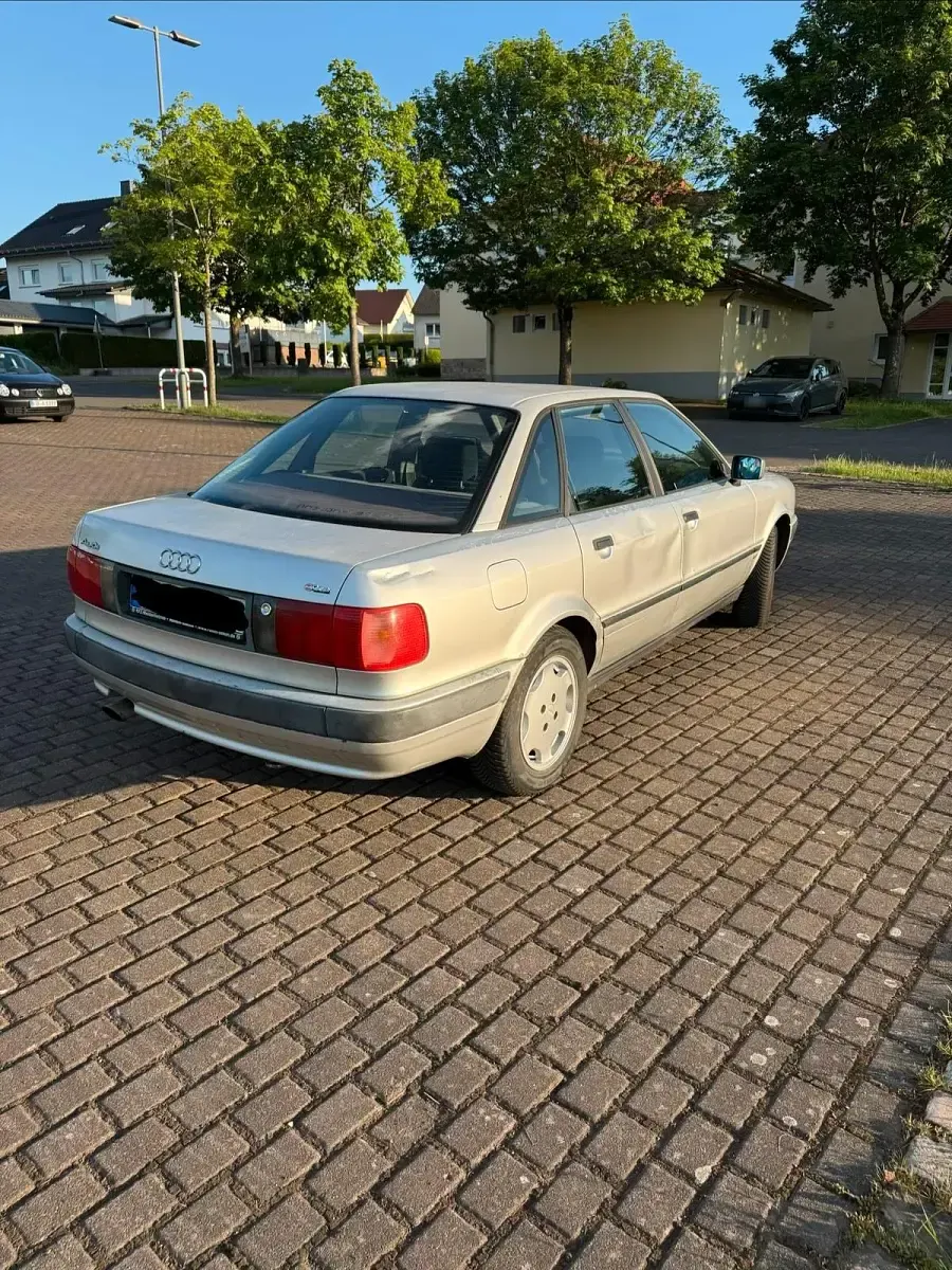 Gebraucht Audi 80 90 PS (66 kW) 1991 Silber Limousine