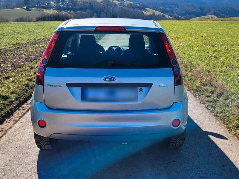 Gebraucht Ford Fiesta Fun X 68 PS (50 kW) 2007 Silber Kleinwagen