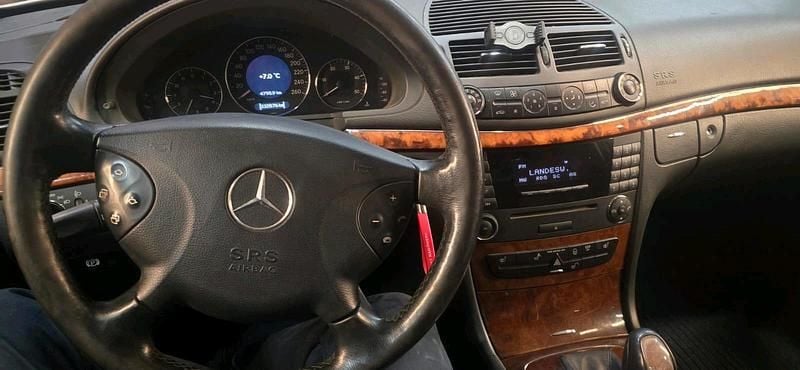 Second-hand Mercedes E270 177 CP (130 kW) 2004 Argintiu Berlinǎ