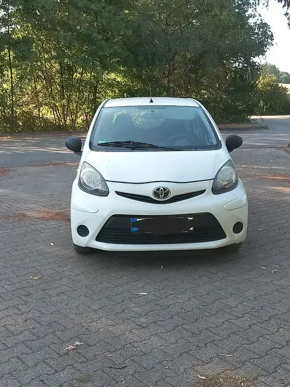 Gebraucht Toyota Aygo 68 PS (50 kW) 2014 Weiß Kleinwagen