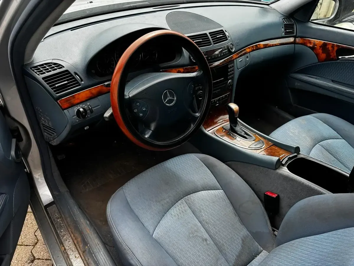 Gebraucht Mercedes E280 177 PS (130 kW) 2004 Silber Kombi