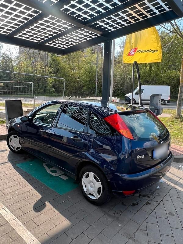 Usata Ford Focus 116 CV (85 kW) 2002 Blu Berlina