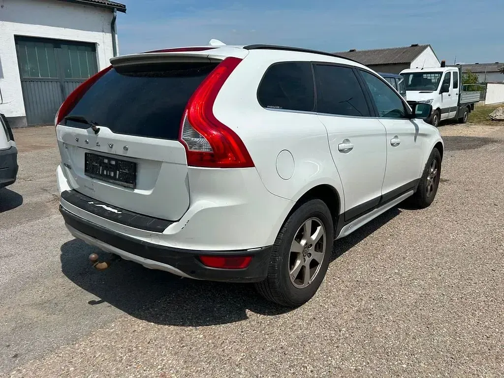 Gebraucht Volvo XC60 Momentum 163 PS (119 kW) 2011 Weiß SUV