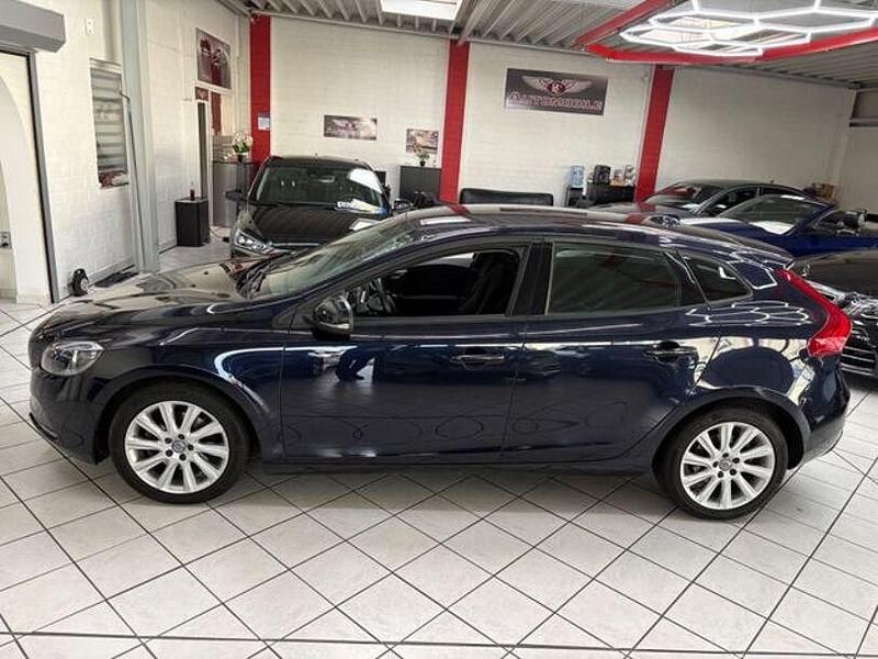 Gebraucht Volvo V40 You! 122 PS (89 kW) 2015 Blau Limousine
