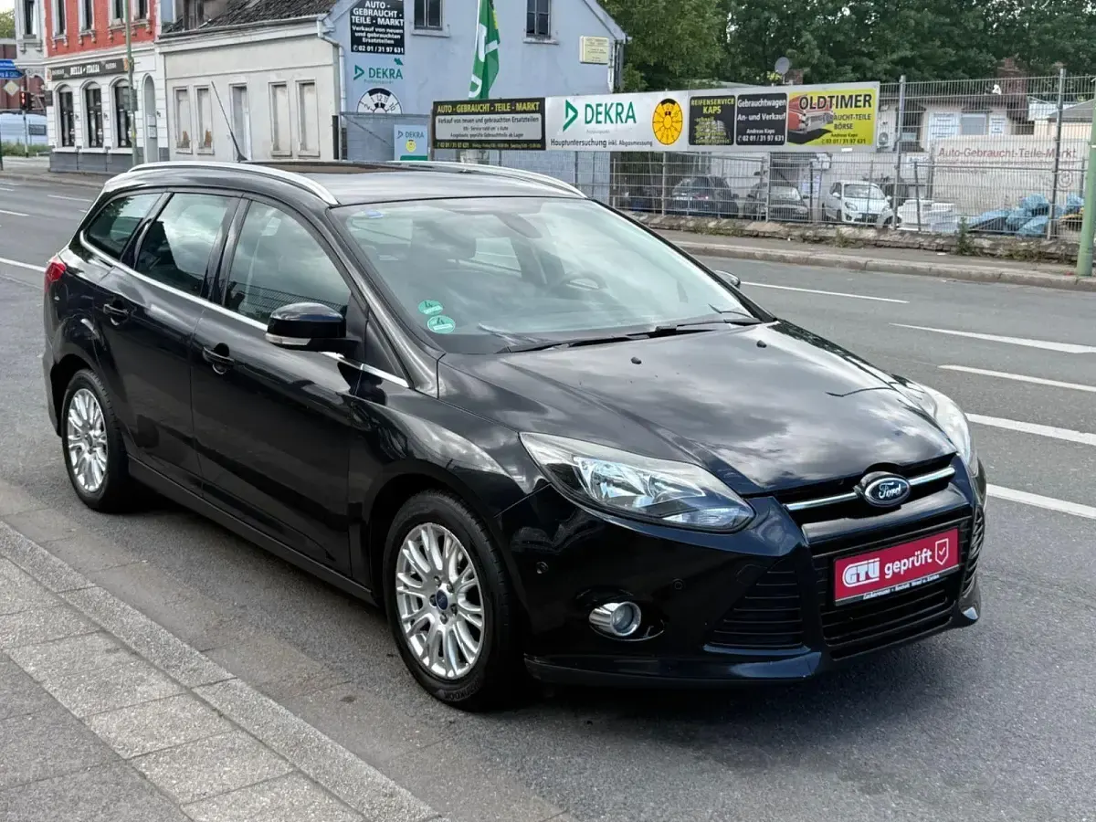 Gebraucht Ford Focus Titanium 116 PS (85 kW) 2011 Schwarz Kombi