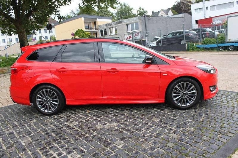 Gebraucht Ford Focus ST-Line 182 PS (133 kW) 2018 Rot Kombi