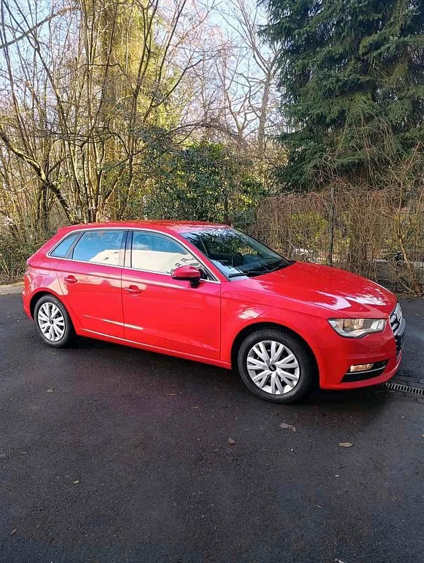 Gebraucht Audi A3 122 PS (89 kW) 2013 Rot Limousine