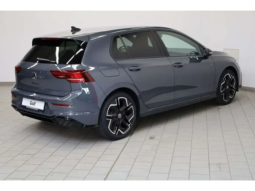 Neu VW Golf VIII R-line 150 PS (110 kW) 2026 Grau Limousine