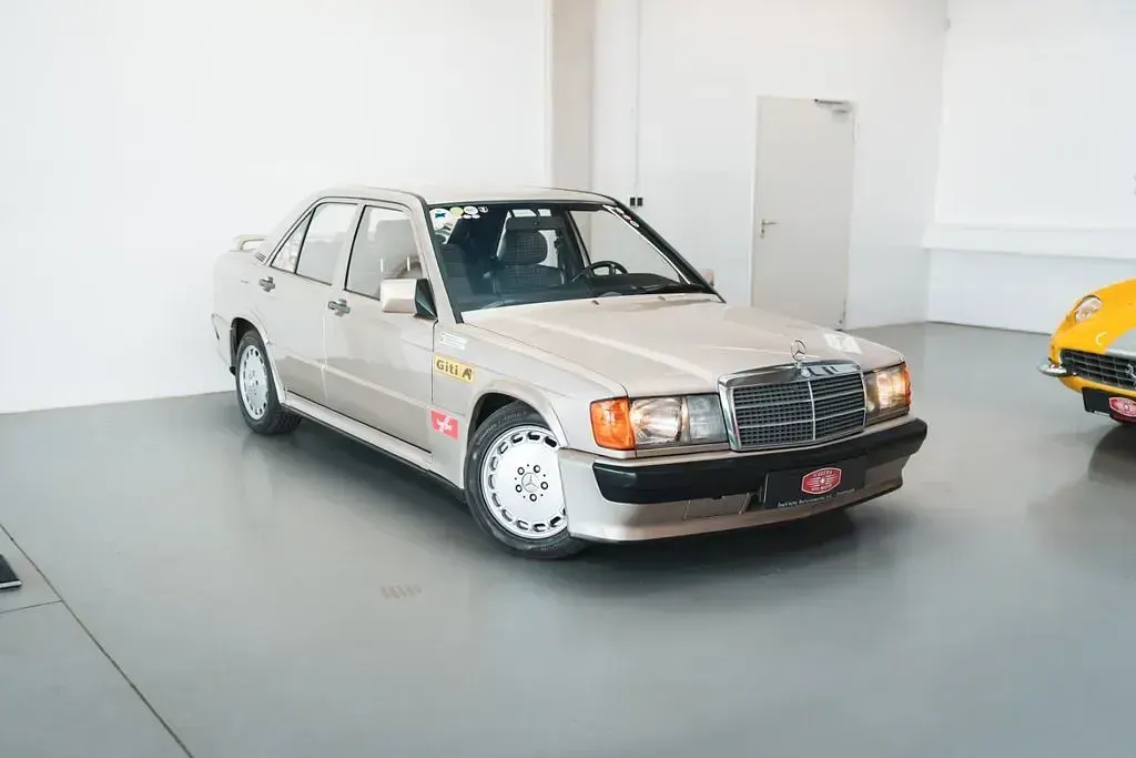 Gebraucht Mercedes 190 185 PS (136 kW) 1984 Silber Limousine