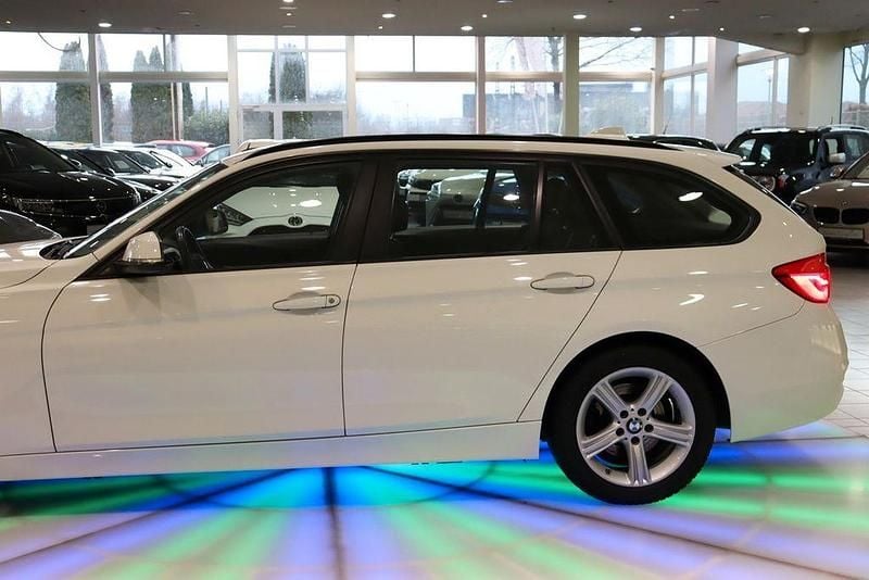 Gebraucht BMW 320 Sport Line 184 PS (135 kW) 2019 Alpinweiss iii Kombi