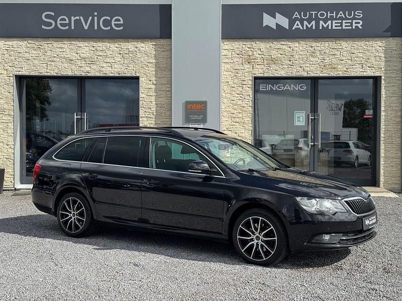 Schwarz Gebraucht 2014 Skoda Superb Ambition Kombi | 7.999 € (Fairer Preis) - Bild 1/4