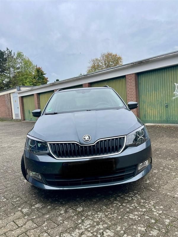Grau Gebraucht 2015 Skoda Fabia Ambition Kombi | 5.300 € (Fairer Preis) - Bild 1/4