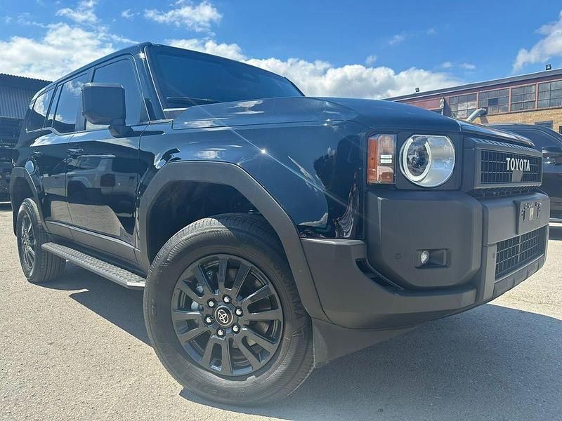 Schwarz Neu 2025 Toyota Land Cruiser SUV | 115.900 € - Bild 1/4