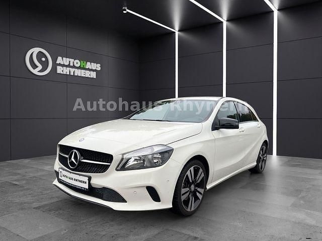 Weiß Gebraucht 2016 Mercedes A200 Kleinwagen | 17.480 € (Fairer Preis) - Bild 1/4