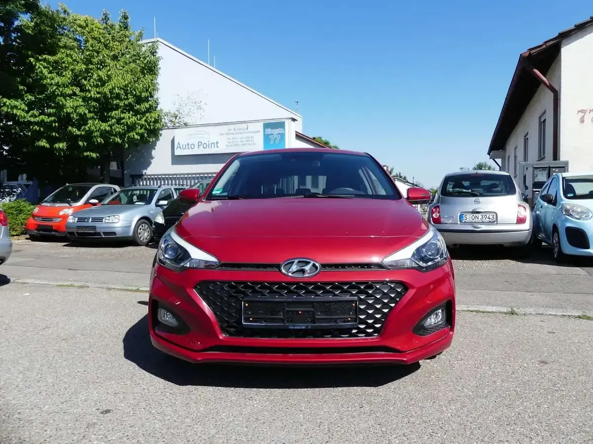 Gebraucht Hyundai i20 Style 120 PS (88 kW) 2018 Red passion / mic Kleinwagen