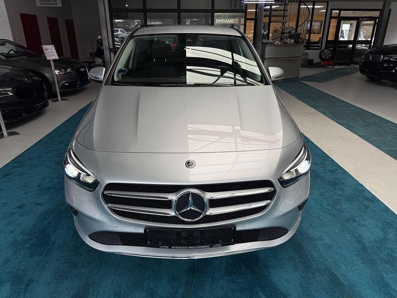 Gebraucht Mercedes B220 190 PS (139 kW) 2019 Silber Van / Kleinbus