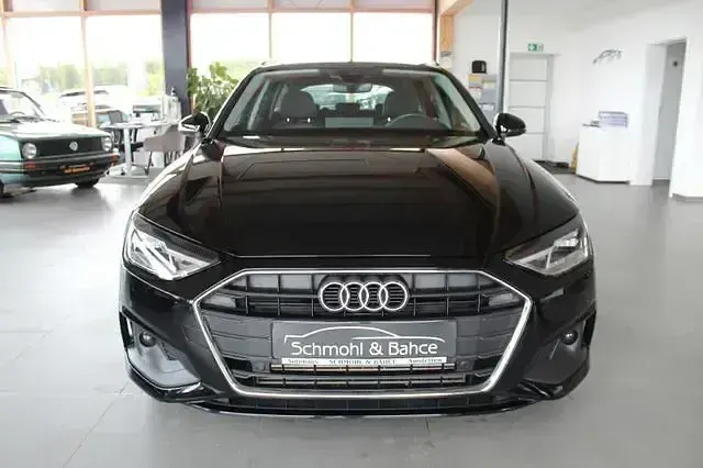 Używany Audi A4 Basis 204 KM (150 kW) 2024 Czarny Kombi