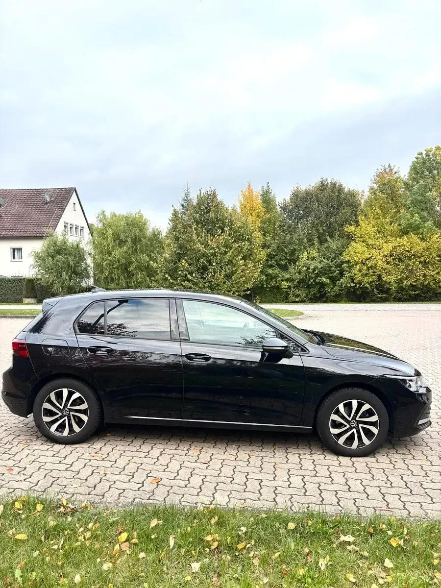 Gebraucht VW Golf VIII Active 150 PS (110 kW) 2023 Schwarz Limousine