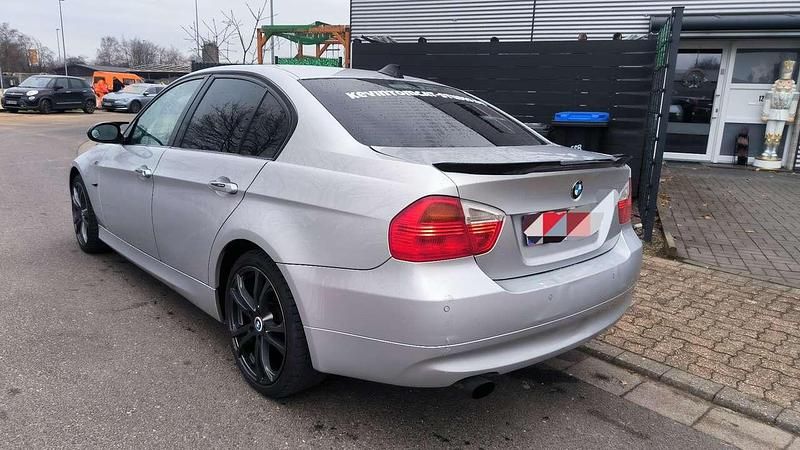 Gebraucht BMW 320 150 PS (110 kW) 2005 Limousine