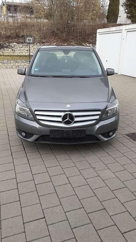 Gebraucht Mercedes 180 109 PS (80 kW) 2013 Grau Limousine