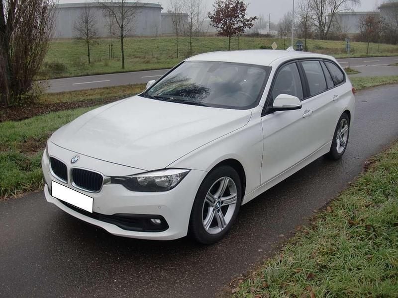 Gebraucht BMW 318 136 PS (100 kW) 2016 Alpinweiss iii Kombi