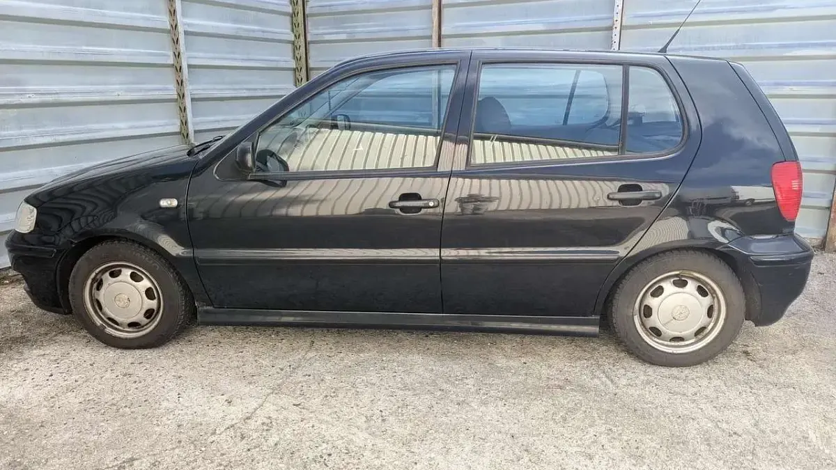 Gebraucht VW Polo 60 PS (44 kW) 2001 Schwarz Limousine