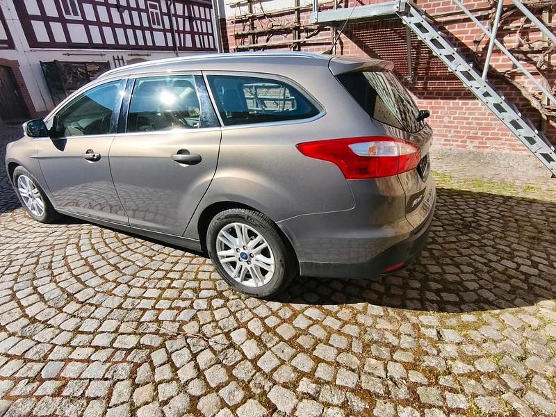 Usata Ford Focus 140 CV (102 kW) 2012 Marrone Station wagon