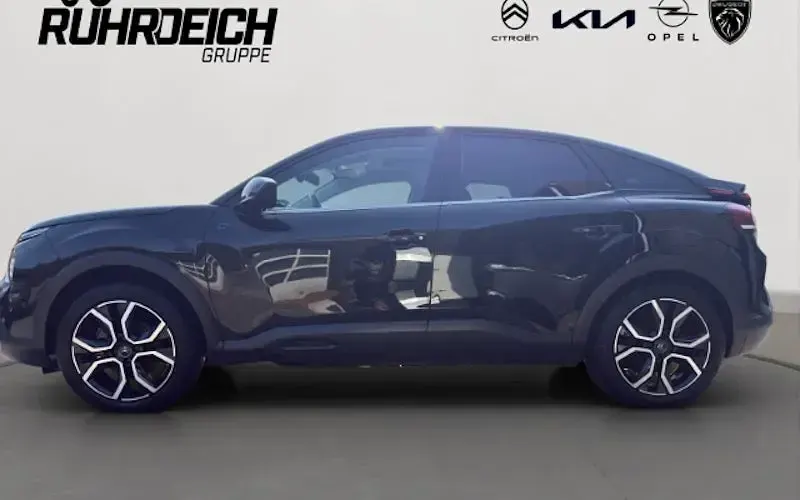 Używany Citroën e-C4 Shine 100 kW (136 KM) 2022 Czarny Sedan/Limuzyna