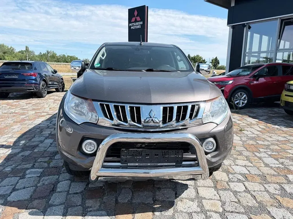 Gebraucht Mitsubishi L200 Plus 181 PS (133 kW) 2015 Braun Pickup