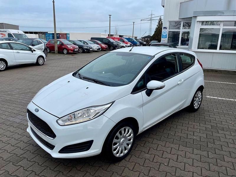 Gebraucht Ford Fiesta Trend 60 PS (44 kW) 2016 Weiß Kleinwagen