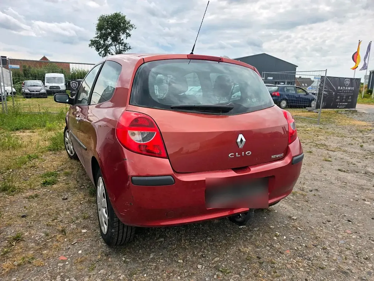 Gebraucht Renault Clio II 63 PS (46 kW) 2005 Rot Limousine