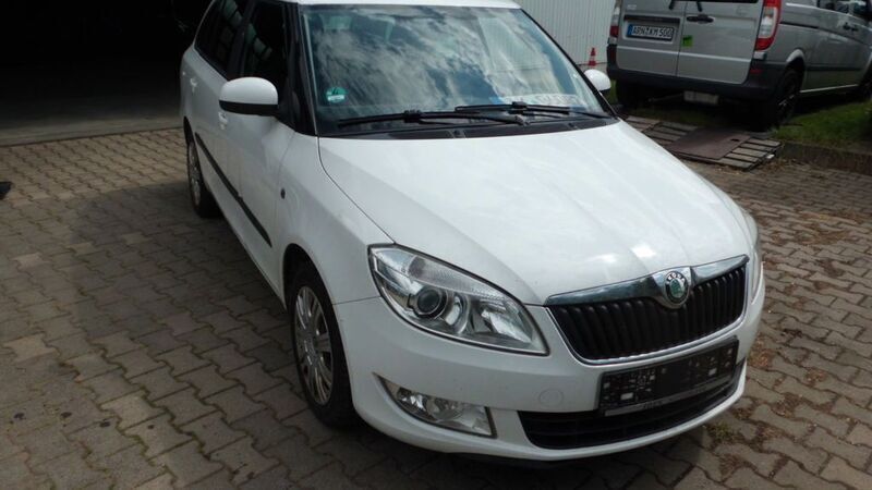 Weiß Gebraucht 2010 Skoda Fabia Kombi | 2.800 € (Fairer Preis) - Bild 1/4