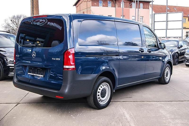 Gebraucht Mercedes Vito 136 PS (100 kW) 2016 Navyblau Van