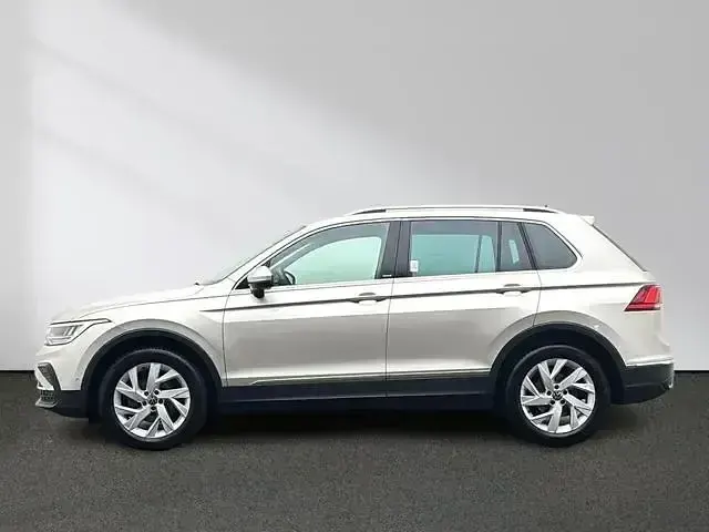 Gebraucht VW Tiguan Move 150 PS (110 kW) 2023 Silber SUV