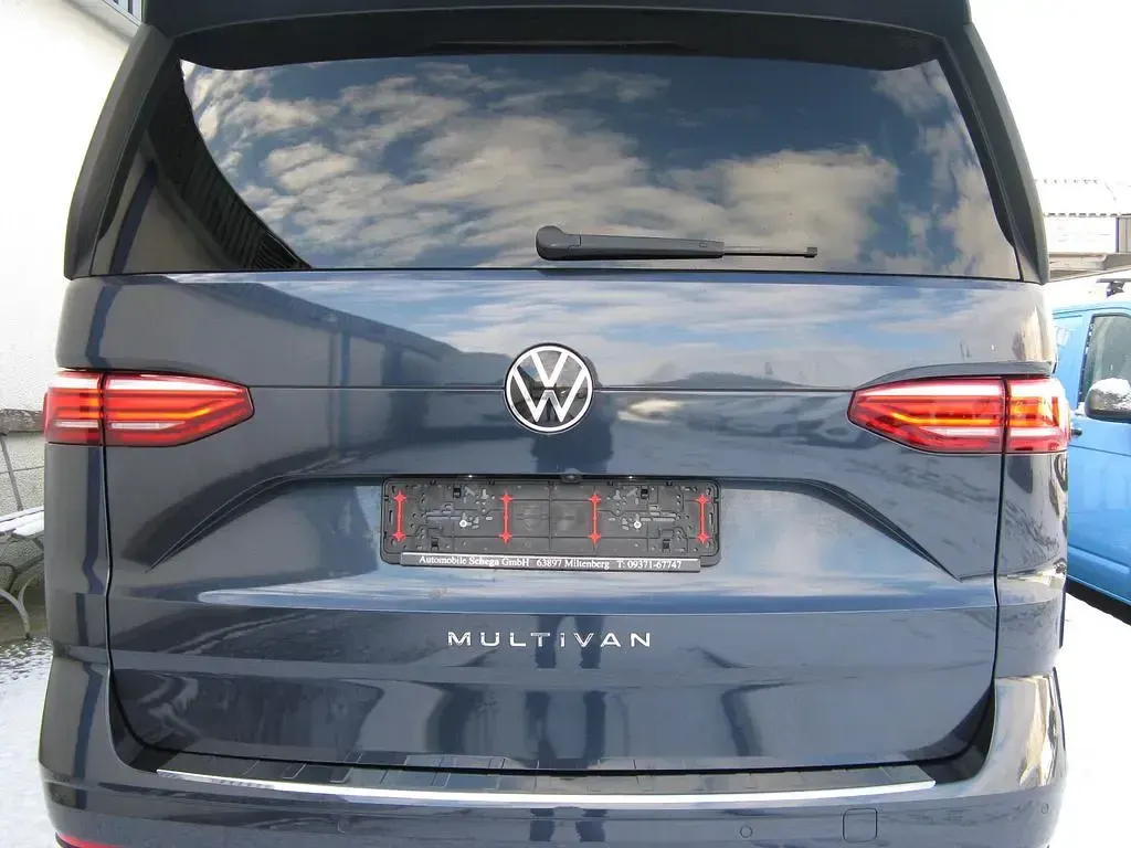 Gebraucht VW Multivan Life 150 PS (110 kW) 2022 Blau Van / Kleinbus