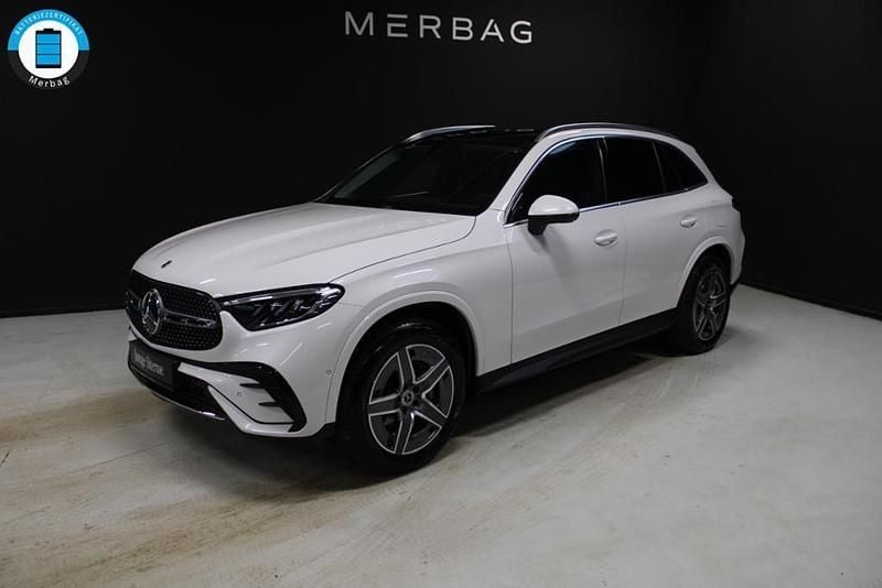 Gebraucht Mercedes GLC300e AMG 197 PS (144 kW) 2024 Manufaktur opalithweiß bright SUV