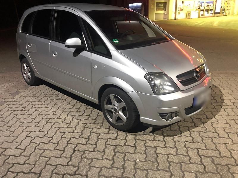 Gebraucht Opel Meriva 101 PS (74 kW) 2009 Silber Van / Kleinbus