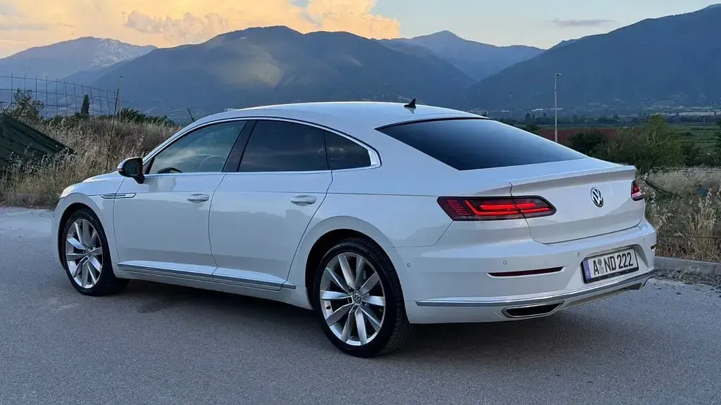 Gebraucht VW Arteon Elegance 150 PS (110 kW) 2017 Weiß Kleinwagen