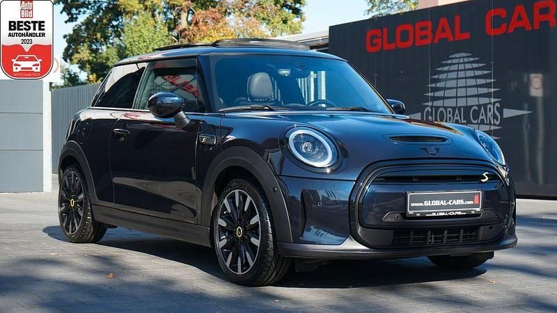 Schwarz Gebraucht 2022 Mini Cooper SE Kleinwagen | 18.885 € (Etwas zu teuer) - Bild 1/4