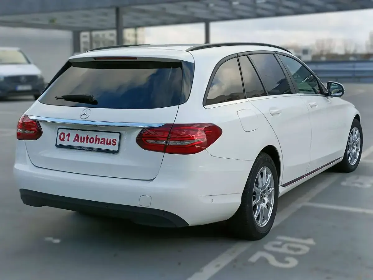 Gebraucht Mercedes C180 122 PS (89 kW) 2021 Weiß Kombi