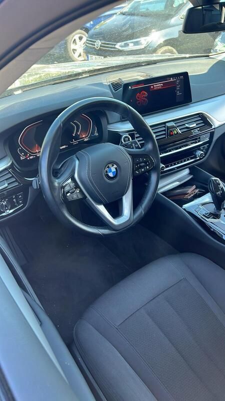 Schwarz Gebraucht 2020 BMW 520 Kombi | 22.500 € (Superpreis) - Bild 1/4