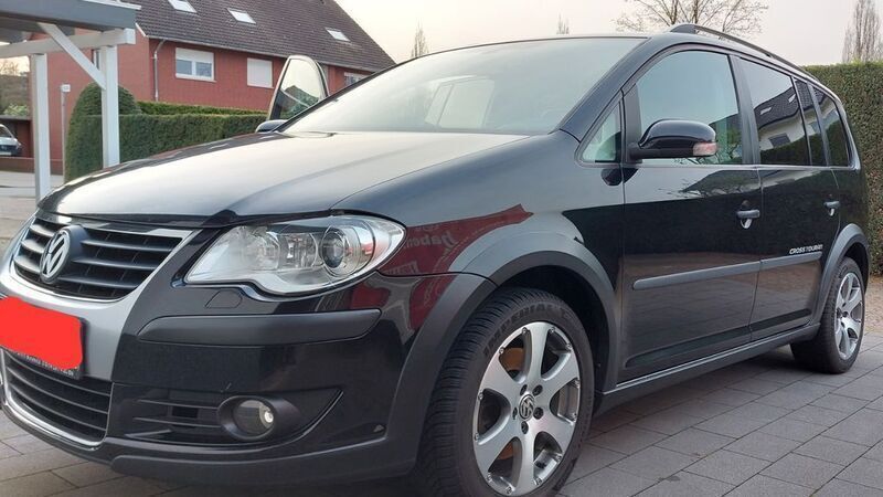 Schwarz Gebraucht 2008 VW Touran Cross Van / Kleinbus | 3.800 € (Guter Preis) - Bild 1/4