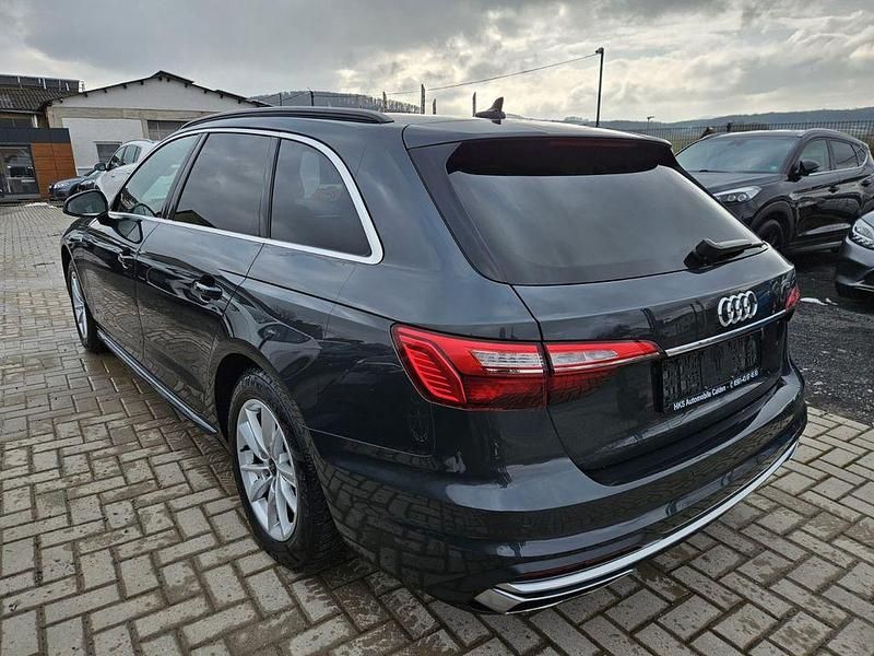 Gebraucht Audi A4 Advanced 163 PS (119 kW) 2022 Grau Kombi