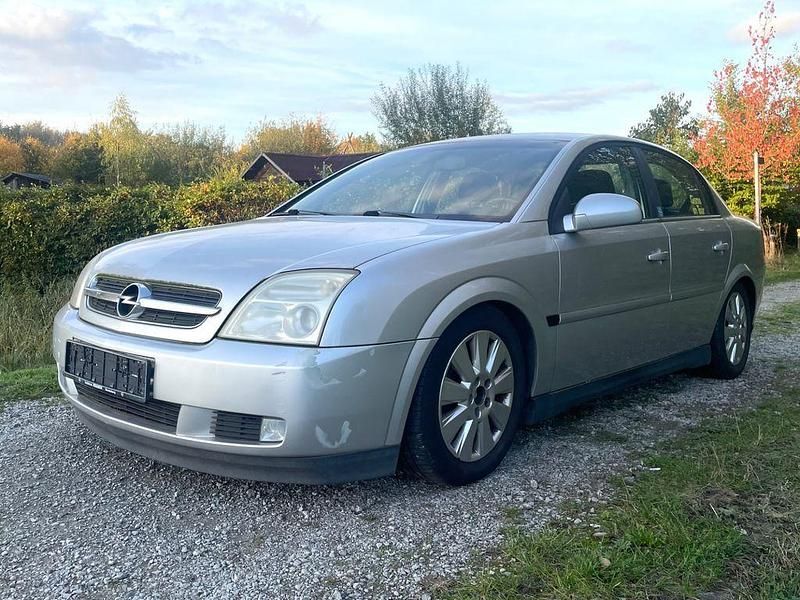 Gebraucht Opel Vectra Elegance 147 PS (108 kW) 2003 Starsilber iii m2 Limousine