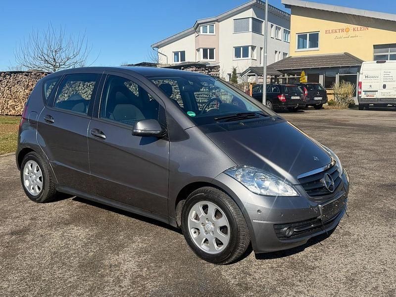 Gebraucht Mercedes A160 95 PS (69 kW) 2012 Grau Limousine