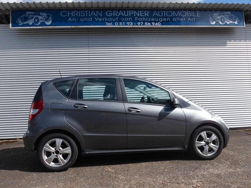 Grau Gebraucht 2012 Mercedes A180 Kleinwagen | 6.950 € (Superpreis) - Bild 1/4