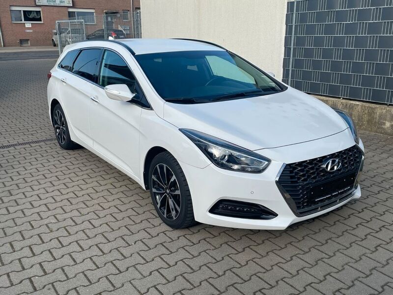 White cream / mic Gebraucht 2019 Hyundai i40 Space Kombi | 16.950 € (Fairer Preis) - Bild 1/4