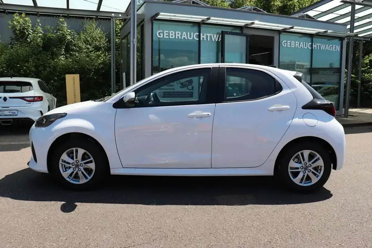 Neu Mazda 2 Center-Line 92 PS (67 kW) 2026 Lunar white Kleinwagen